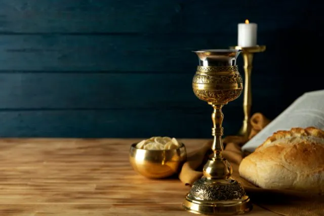 Naczynia liturgiczne niezbędne w kościele